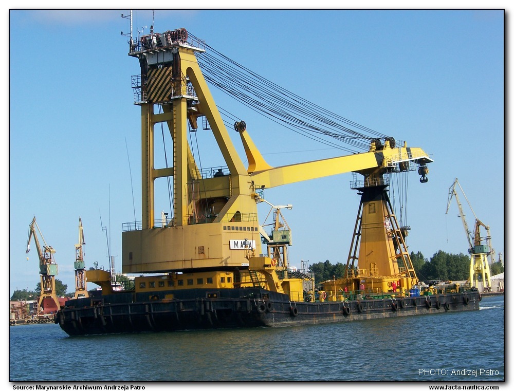 MAJA, the crane ship.