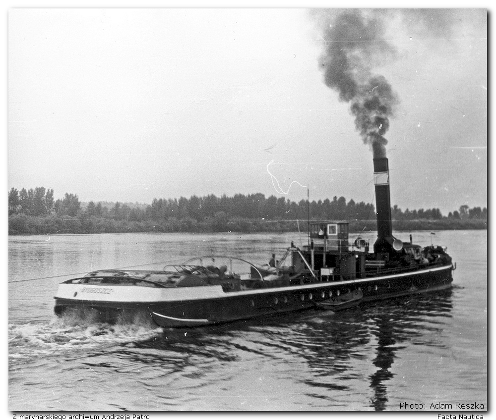 The sternwheeler MALBORK. Tylnoko�owiec MALBORK.
